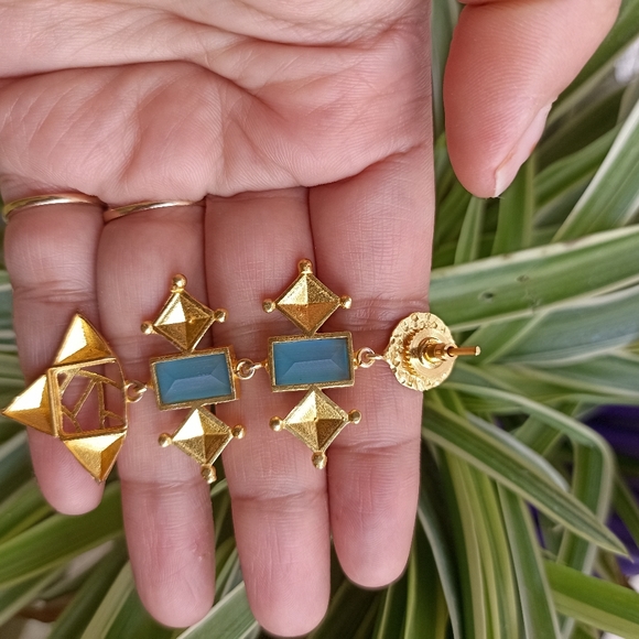 Handmade gold platted stone studded drop earrings - Picture 6 of 12